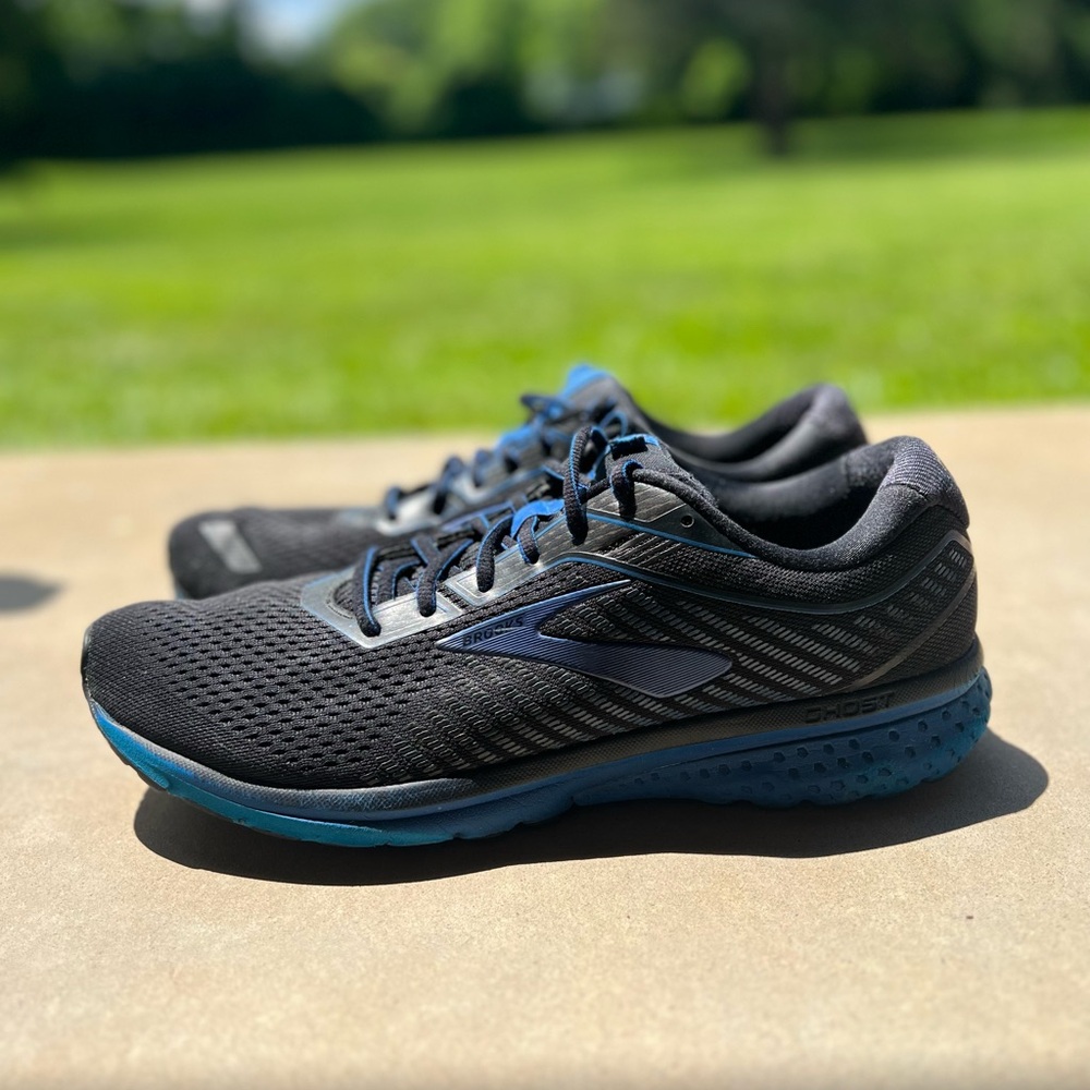 Black and Blue brooks Running Shoes